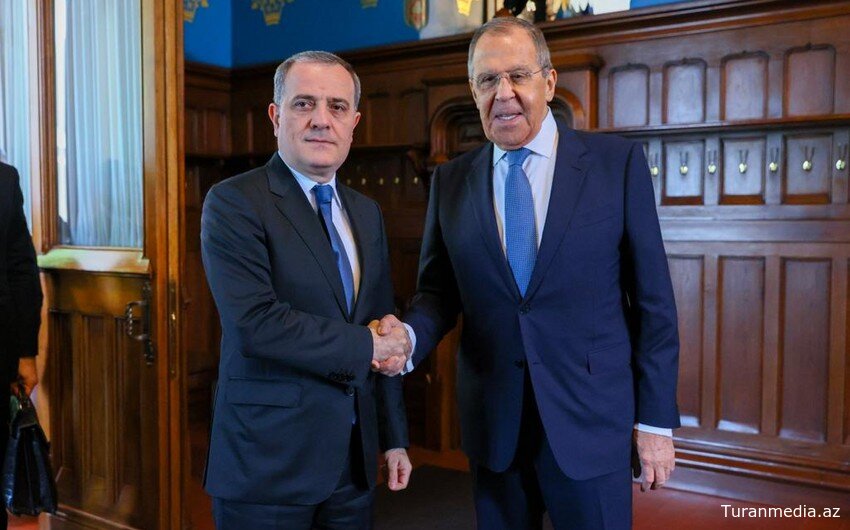 Lavrov və Bayramov təyyarə qəzası ilə bağlı hadisələri müzakirə edib