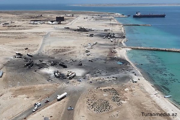 Российских моряков эвакуировали с поврежденного ударами США танкера