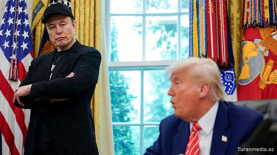 Маск призвал к импичменту Трампа и обвинил в связях с Эпштейном. Что пишут СМИ