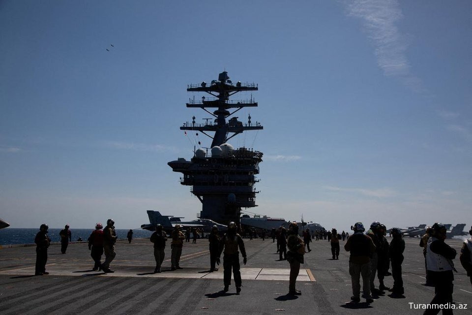 США перебрасывают авианосец USS Nimitz в сторону Ближнего Востока на фоне обострения