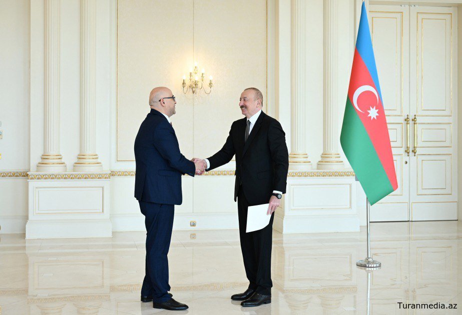 Президент Азербайджана принял верительные грамоты новоназначенного посла Палестины
