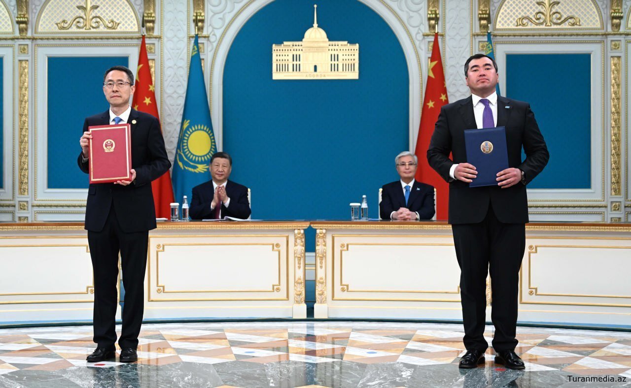 Казахстан и Китай подписали 24 документа