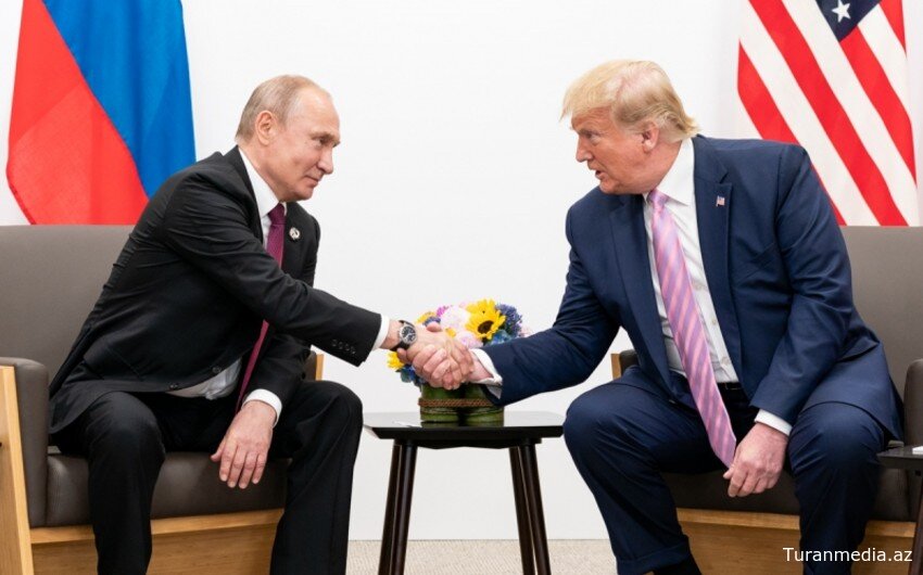 Президенты РФ и США вышли из самолетов.