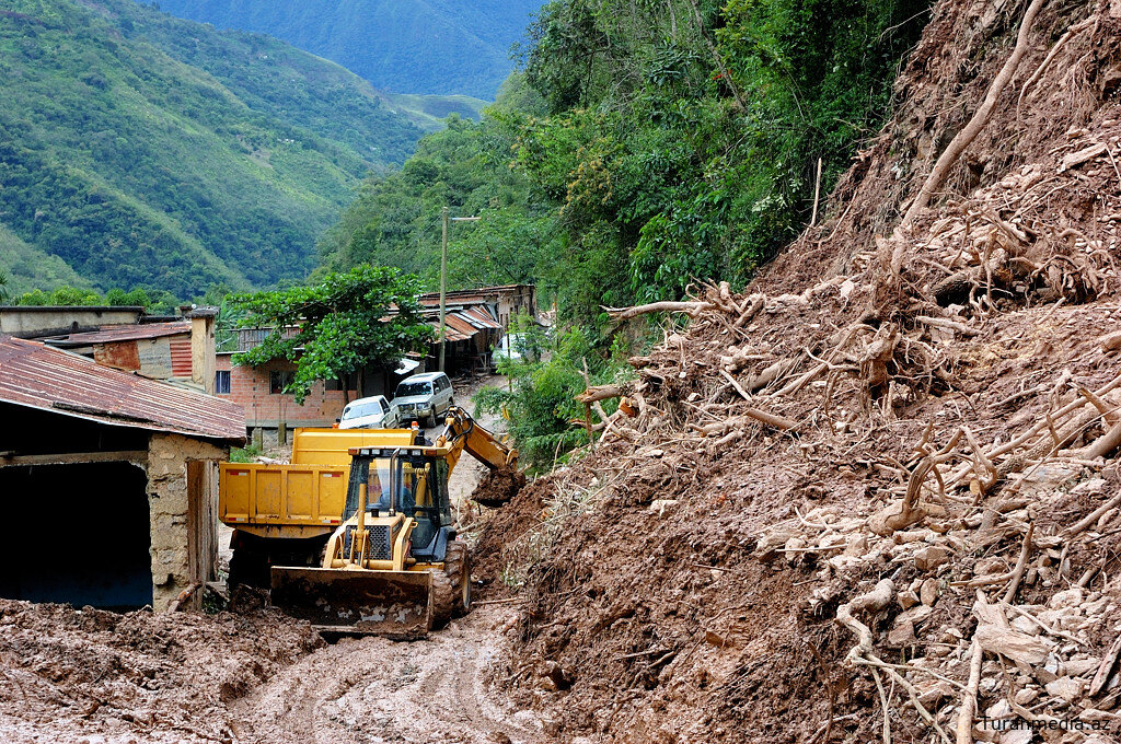 В Южной Америке — трагедия: не менее 13 человек погибли в результате схода оползня. Спасательные работы продолжаются