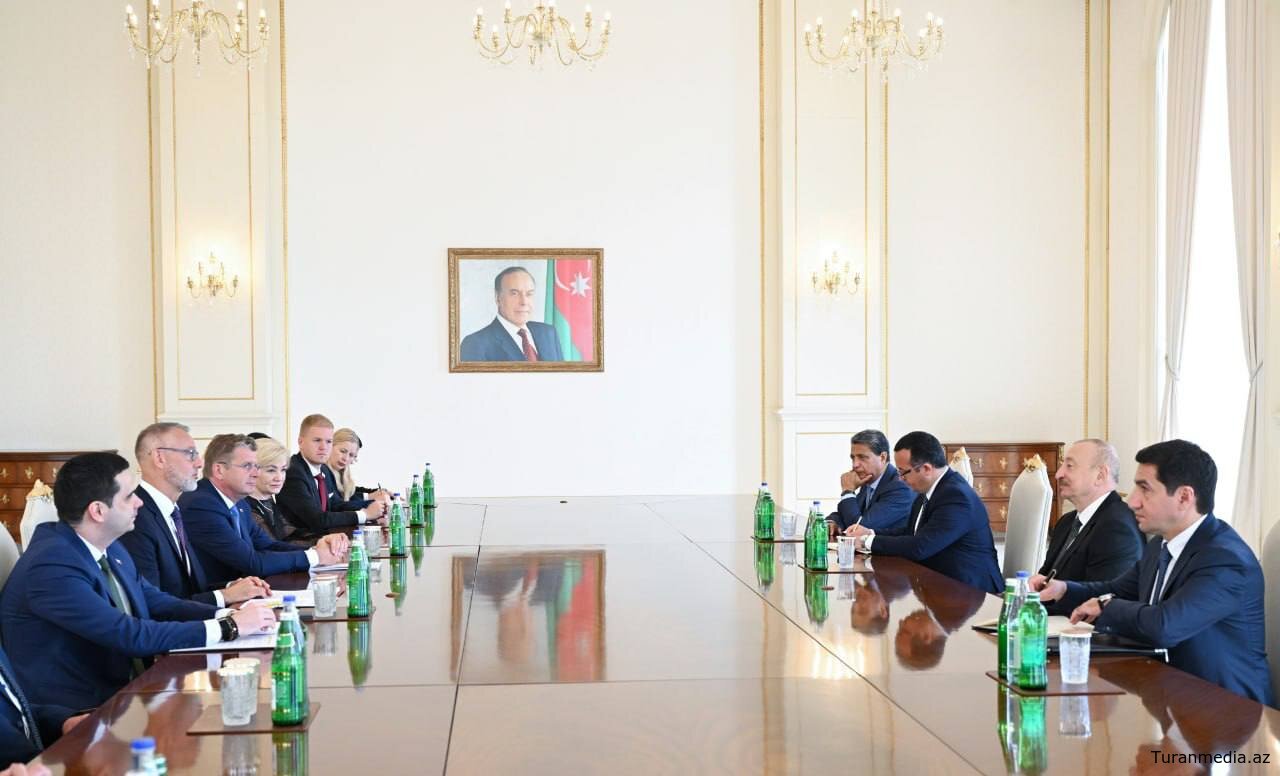 Президент Азербайджана Ильхам Алиев принял делегацию во главе с председателем Национального совета Словакии Рихардом Раши.