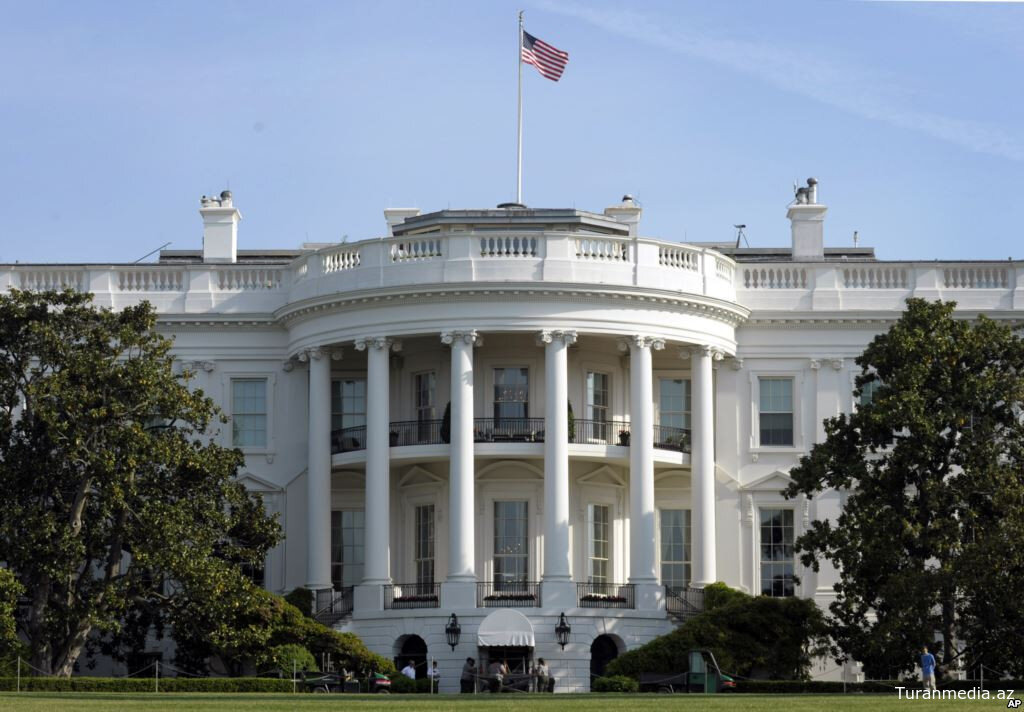 CNN, MS NOW и Politico подали в суд на администрацию Трампа из-за аккредитаций