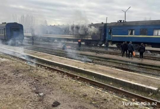 Украина теряет до 40 локомотивов в месяц — Politico об атаках на поезда